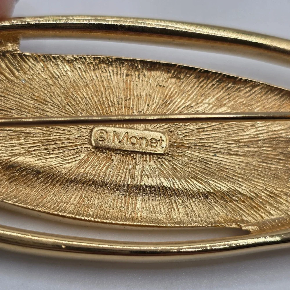 Monet vintage brooch